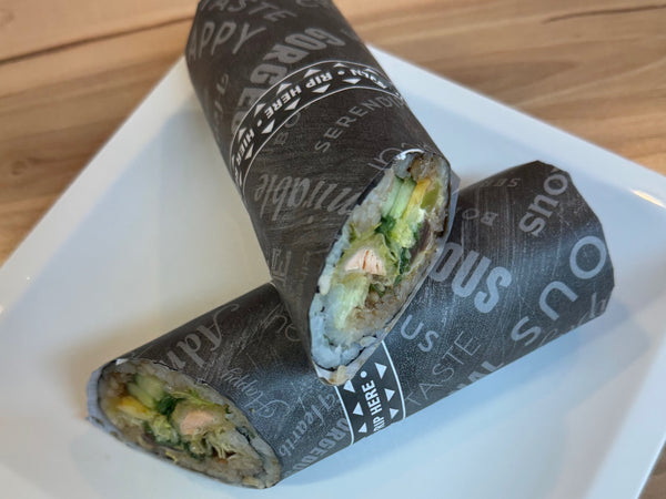 Sushi Burito mit Lachs Tempura halb